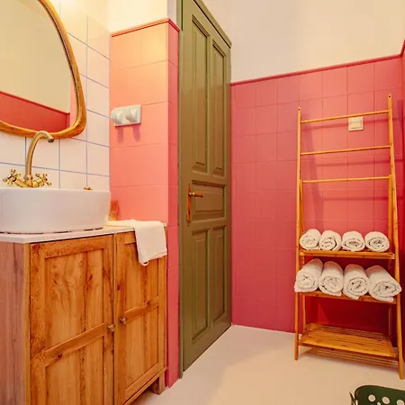 아파트 Yiayia's *